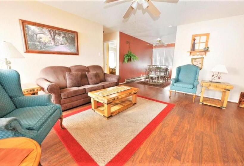 شقة غرفة واحدة, Pinecliff Village Resort