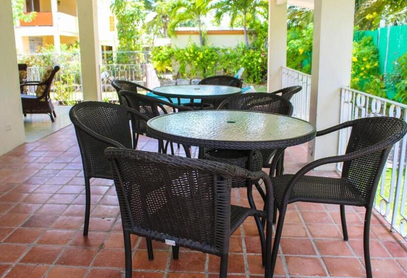 ویلای 3 خوابه, The Monteray