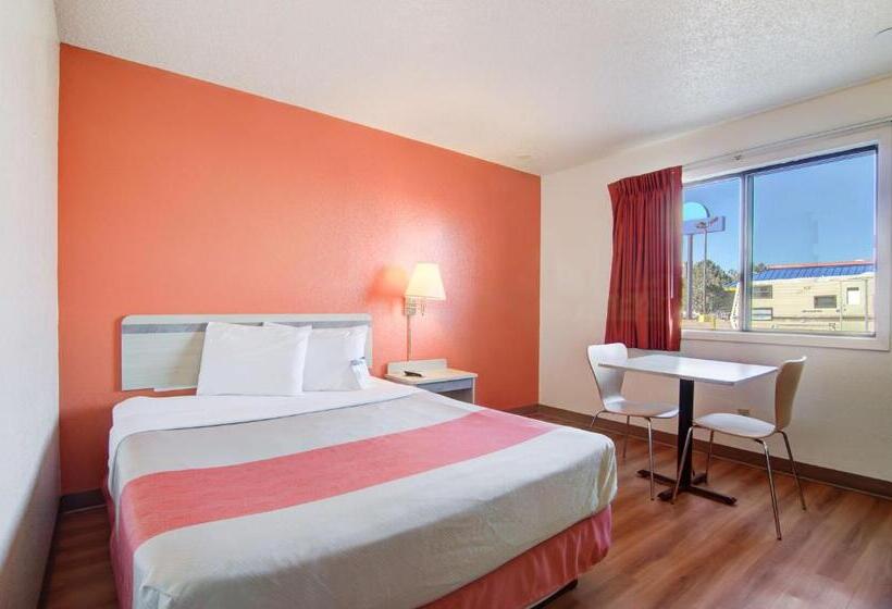 Номер Стандарт, Motel 6colby, Ks