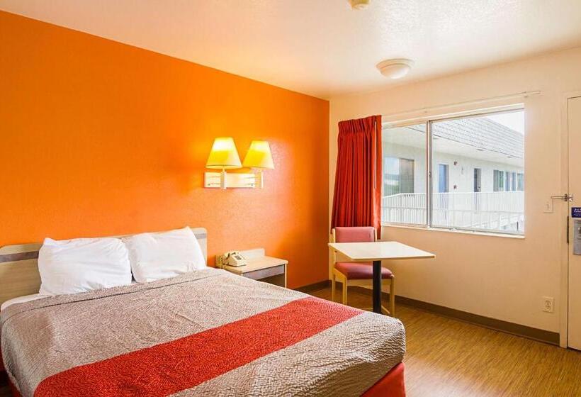 غرفة قياسية, Motel 6 Laramie, Wy