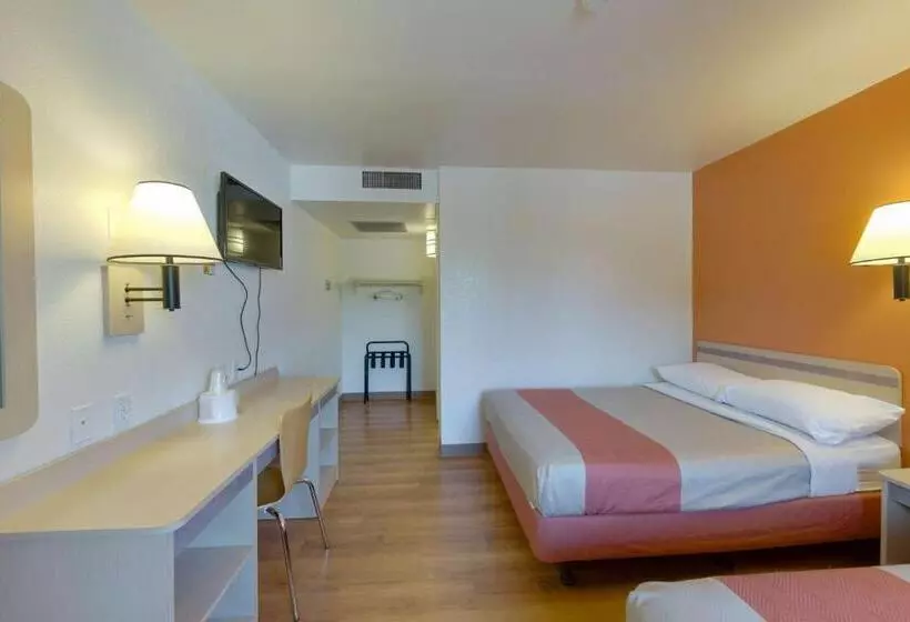 Standard Neljän Hengen Huone, Motel 6 Weed Mount Shasta