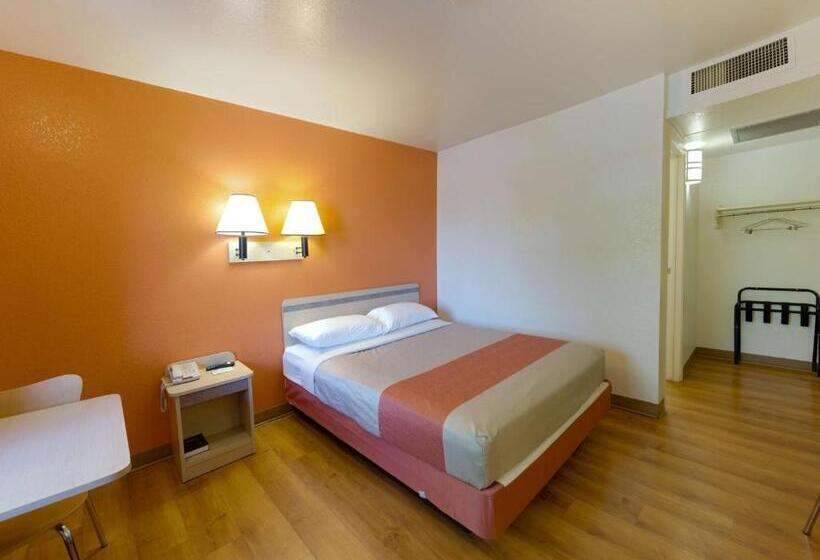 Номер Deluxe, Motel 6 Weed  Mount Shasta