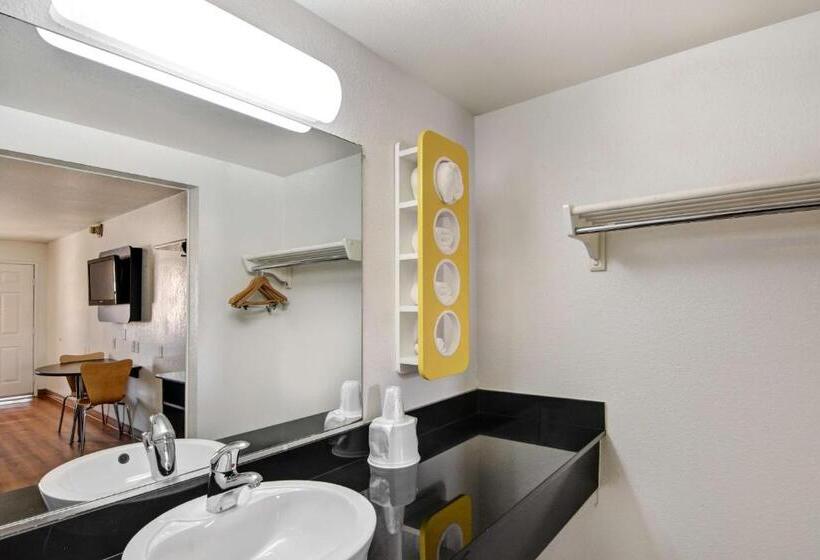 Standart Oda, Motel 6dallas, Tx Forest Lane