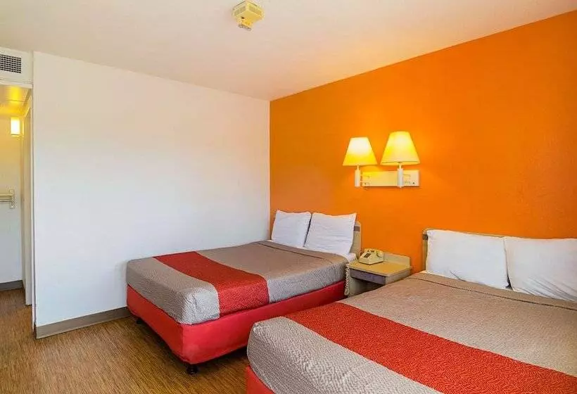 ２ダブルベッドのスタンダードルーム, Motel 6 Laramie, Wy