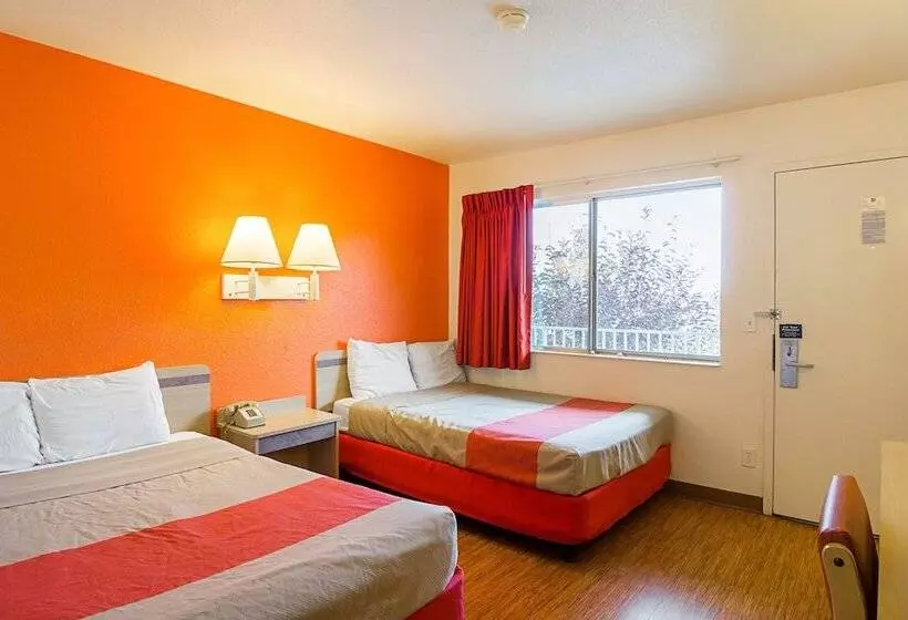 ２ダブルベッドのスタンダードルーム, Motel 6 Laramie, Wy