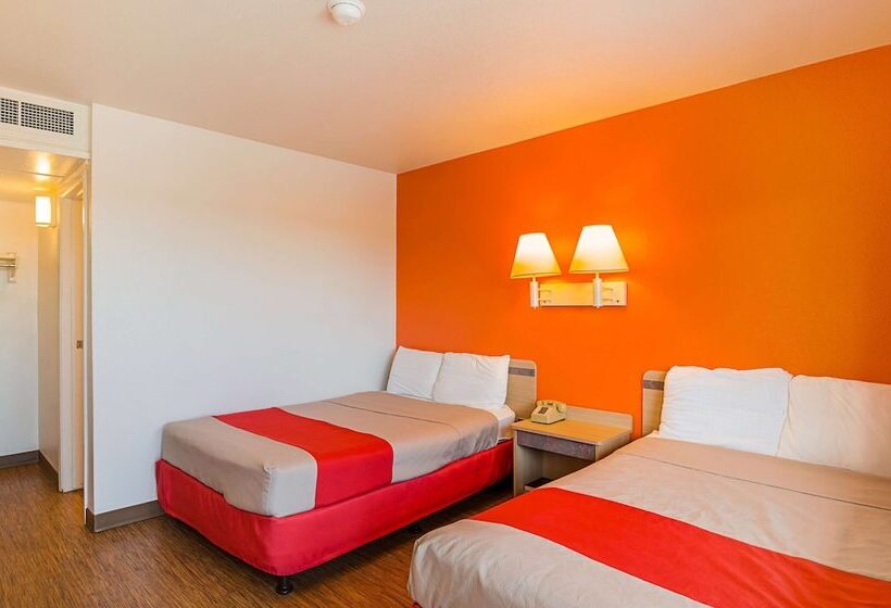 غرفه قياسيه سريرين مزدوجين, Motel 6 Laramie, Wy