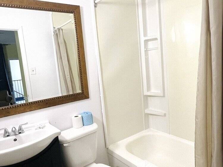 غرفه قياسيه سريرين مزدوجين, Fairway Inn By The Falls