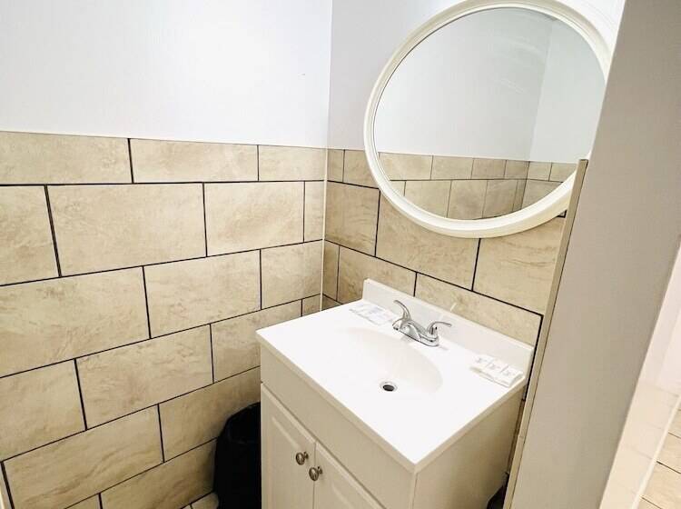 غرفة عائلية, Fairway Inn By The Falls