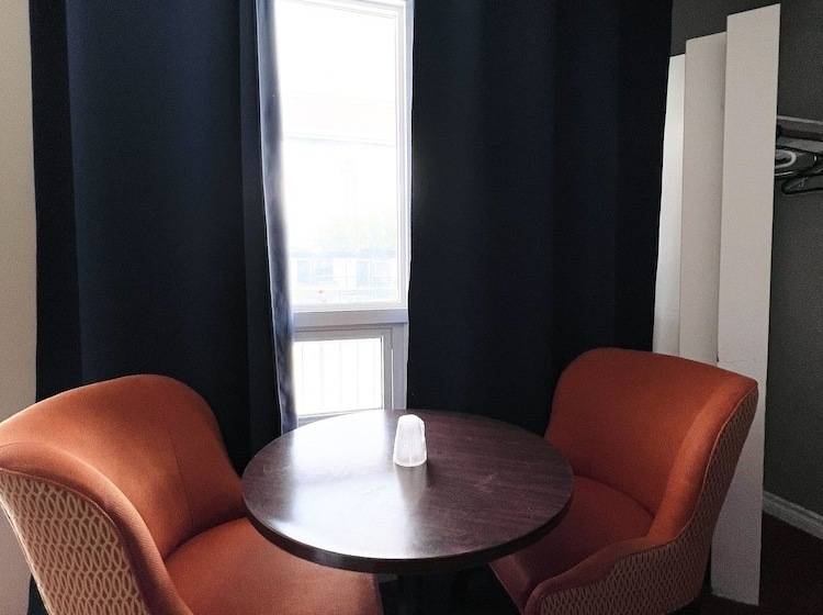 غرفة عائلية, Fairway Inn By The Falls