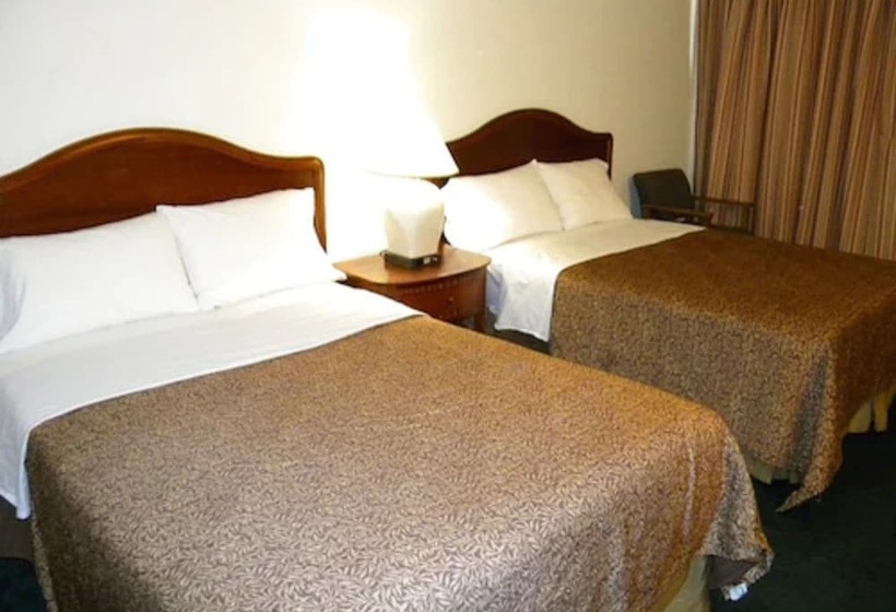 غرفة عائلية, Fairway Inn By The Falls