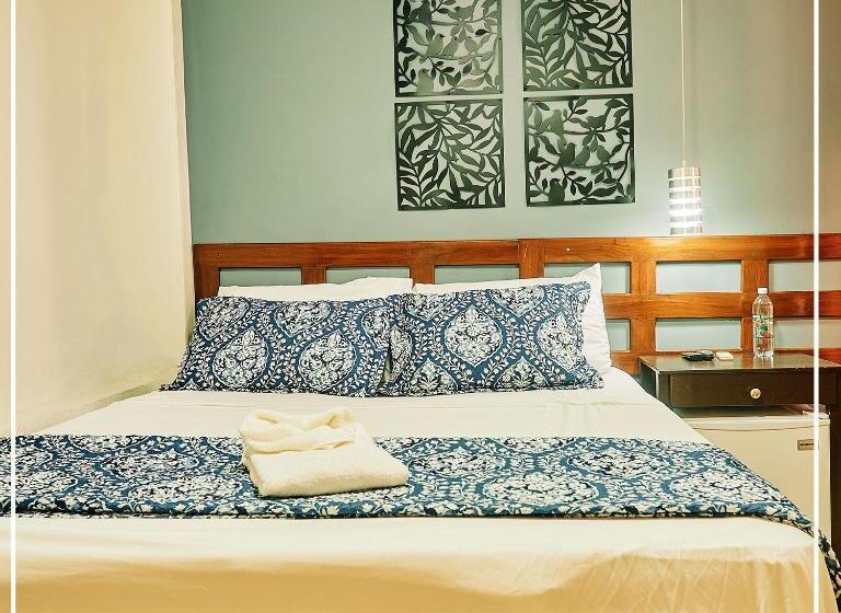 Номер Стандарт, Tazumal House