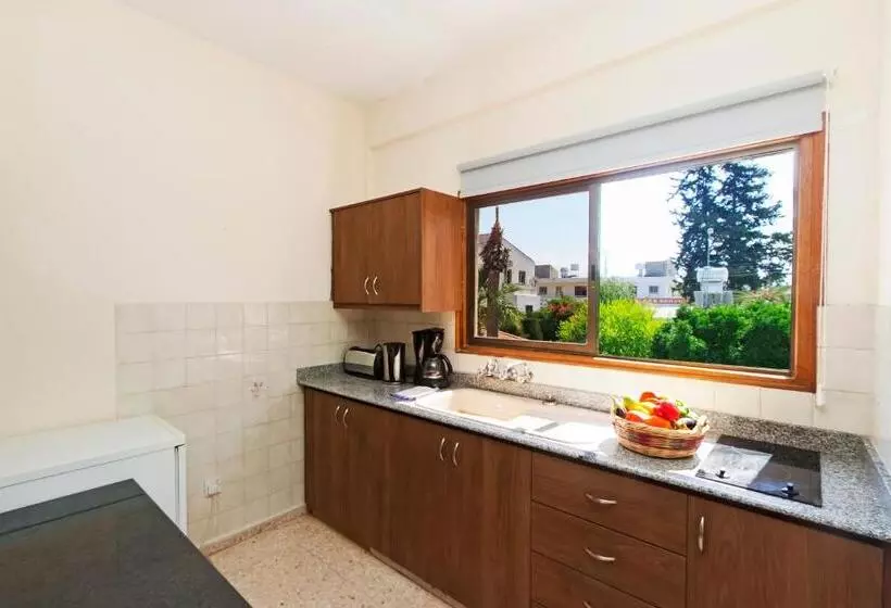 استودیوی استاندارد, Follow The Sun Hotel Apartments