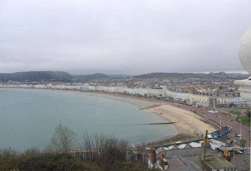 غرفة قياسية مطلّة علي البحر, Headlands