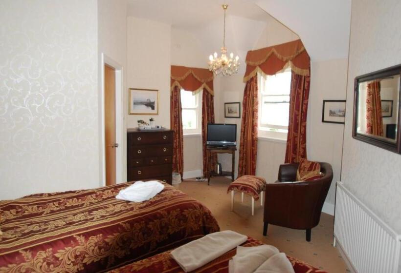 غرفة قياسية مطلّة علي البحر, Headlands