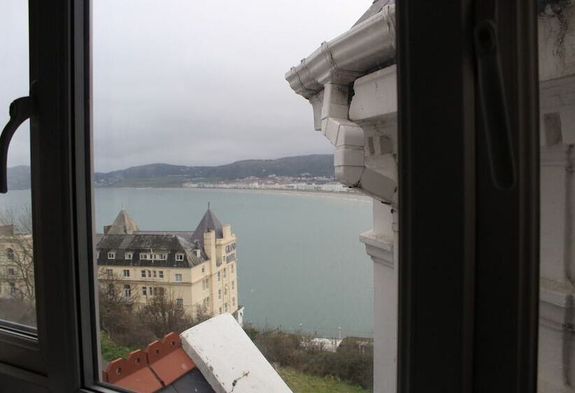 غرفة قياسية فردية مطلة علي البحر, Headlands