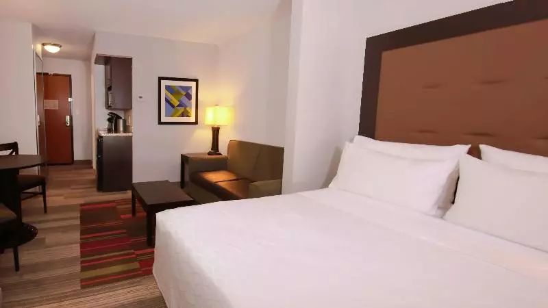 キングサイズベッドのスイートルーム, Holiday Inn Express & Suites Ironton, An Ihg