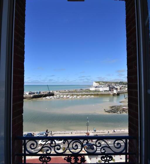 基本间, De Calais