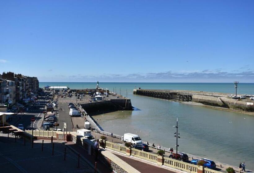 Triple Room Sea View, De Calais