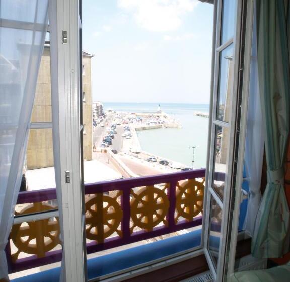 Triple Room Sea View, De Calais