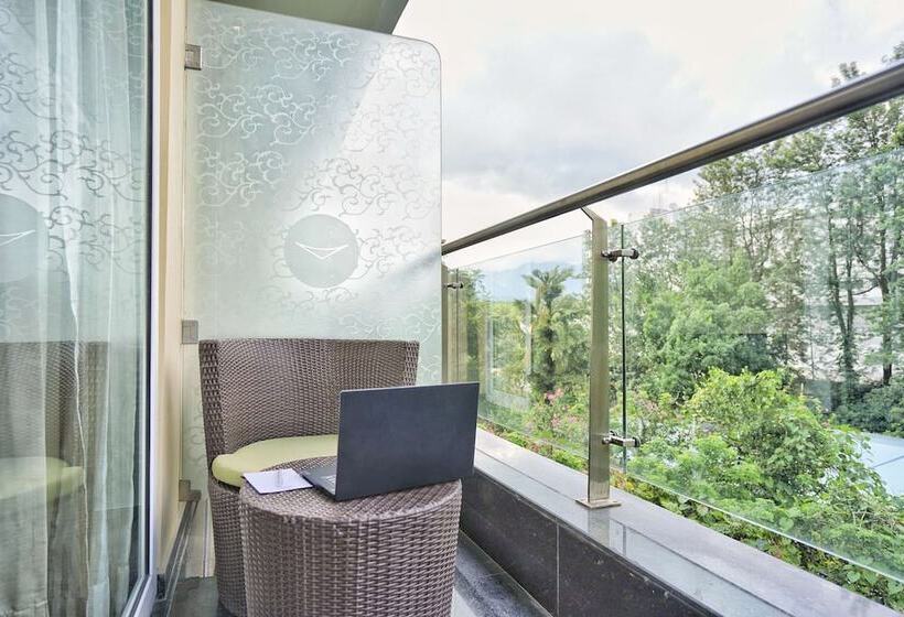 バルコニー付きスタンダードルーム, Hyatt Centric Rajpur Road Dehradun