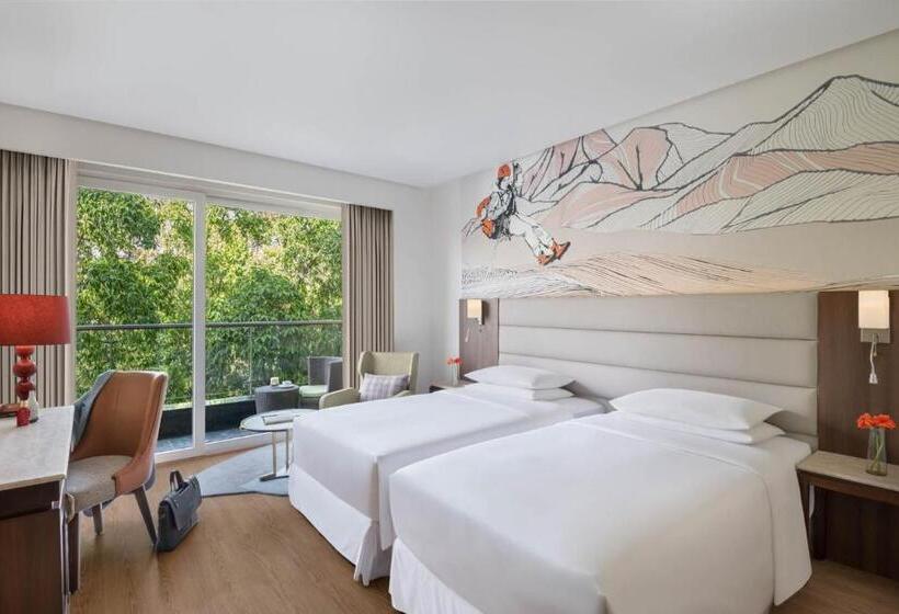 バルコニー付きスタンダードルーム, Hyatt Centric Rajpur Road Dehradun