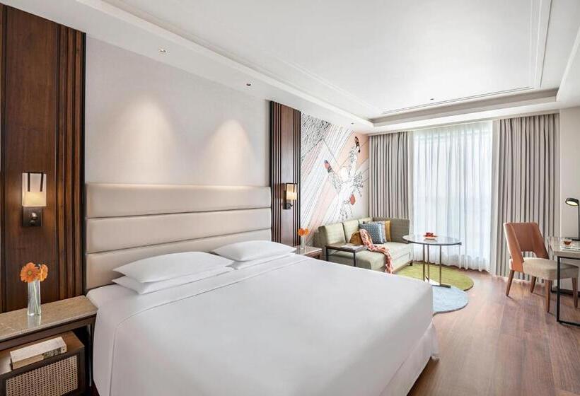 带大床的豪华间, Hyatt Centric Rajpur Road Dehradun