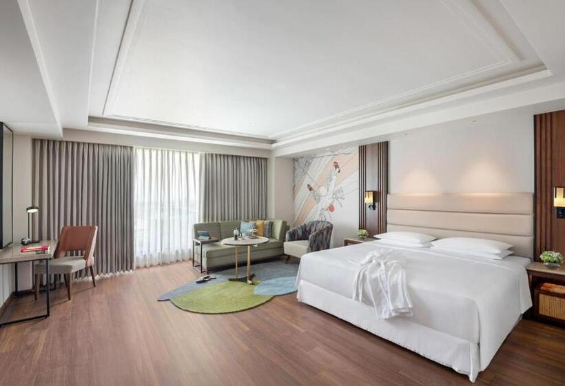 キングサイズベッドのエクゼクティブルーム, Hyatt Centric Rajpur Road Dehradun