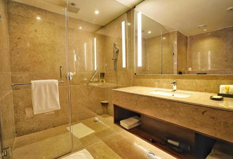 キングサイズベッドのエクゼクティブルーム, Hyatt Centric Rajpur Road Dehradun