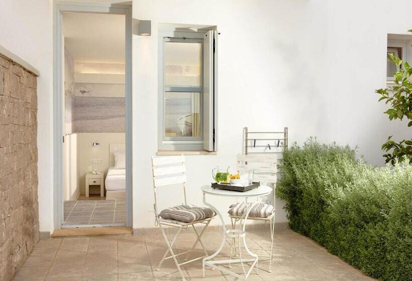 Полулюкс Interior, Skyros Ammos