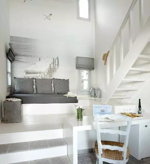 سوئیت جونیور اینتریور, Skyros Ammos