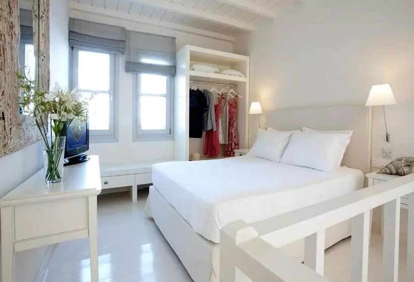 سوئیت جونیور اینتریور, Skyros Ammos