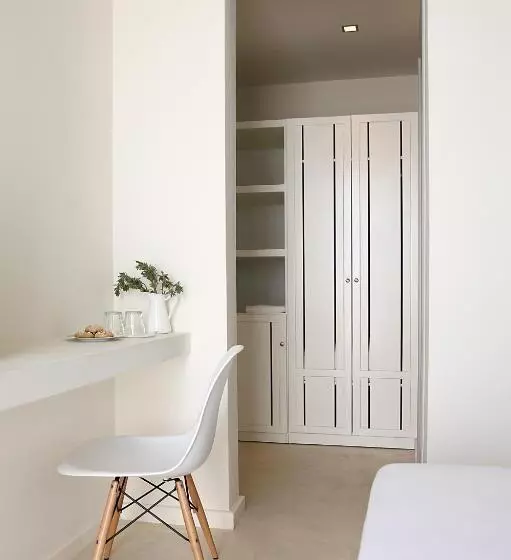 اتاق اکونومی, Skyros Ammos
