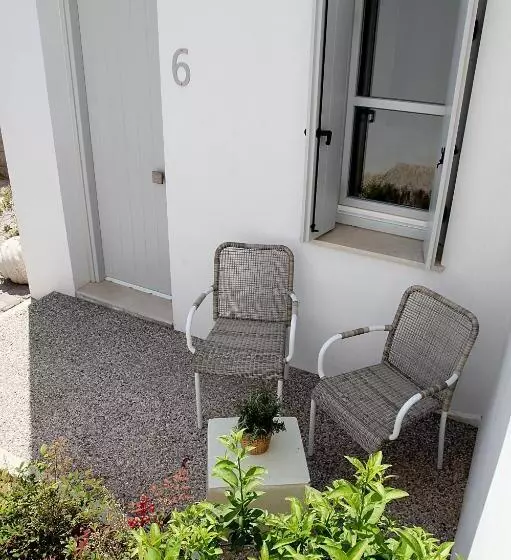 اتاق اکونومی, Skyros Ammos