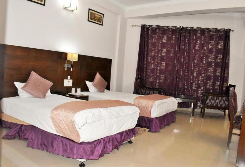 デラックスルーム, Sujata