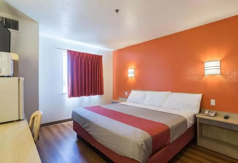 キングサイズベッドのスタンダードルーム, Motel 6dale, In