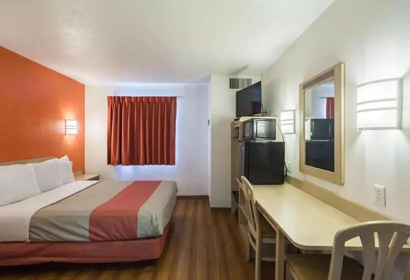 キングサイズベッドのスタンダードルーム, Motel 6dale, In