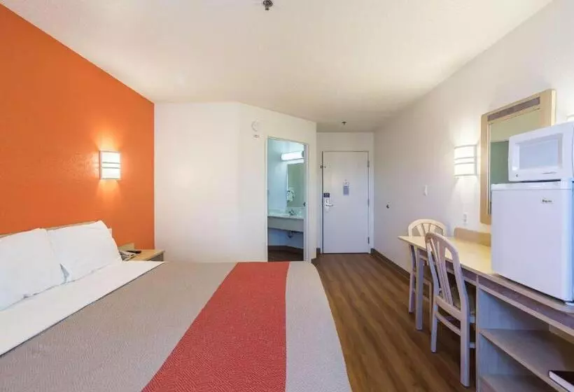 キングサイズベッドのスタンダードルーム, Motel 6dale, In