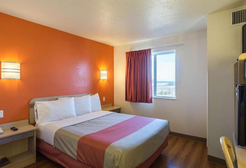 غرفة قياسية لذوى الاحتياجات الخاصة, Motel 6dale, In