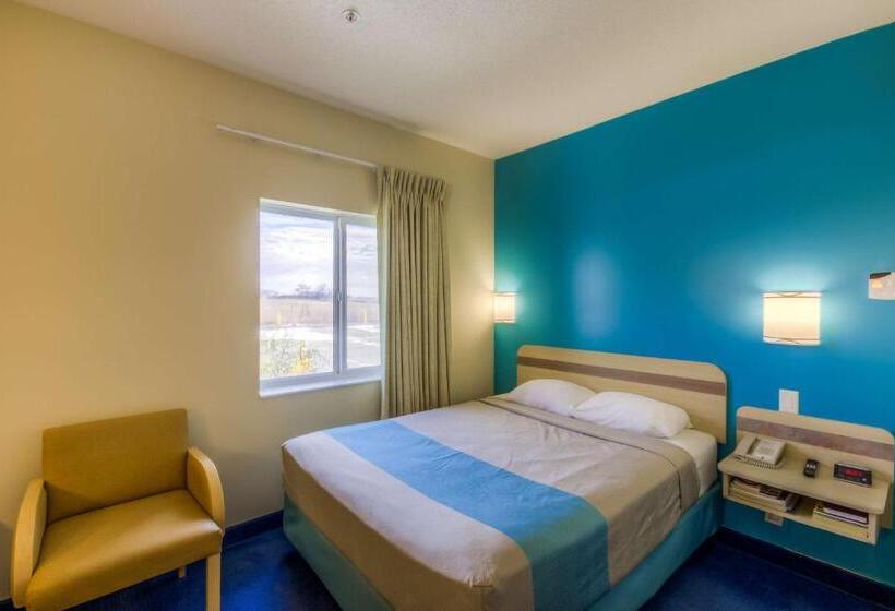Номер Deluxe, Motel 6estevan, Sk