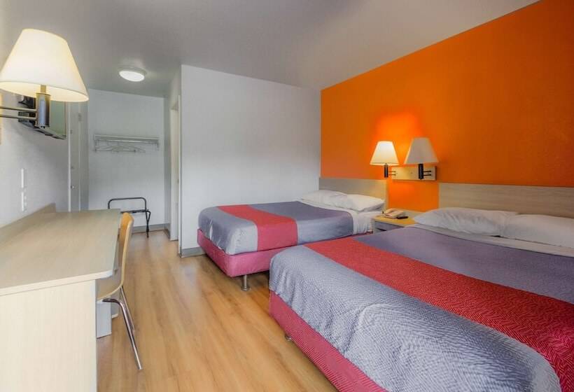 Номер Стандарт 2 Двуспальные Кровати, Motel 6kelso, Wa  Mt. St. Helens