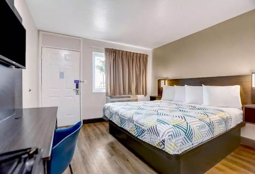 キングサイズベッドのスタンダードルーム, Motel 6 San Bernardino, Ca South