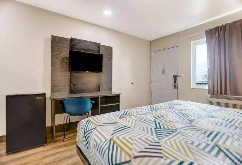 キングサイズベッドのデラックスルーム, Motel 6 San Bernardino, Ca South