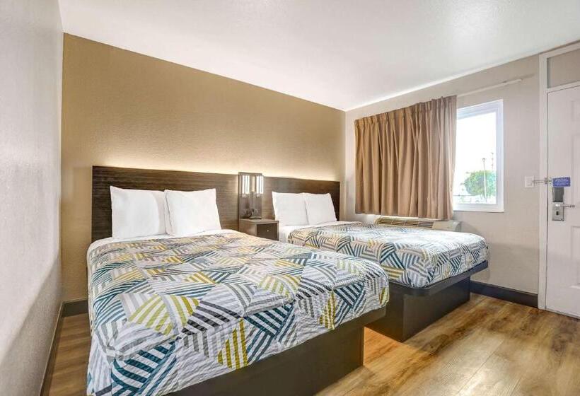Четырехместный Номер Deluxe, Motel 6 San Bernardino, Ca   South