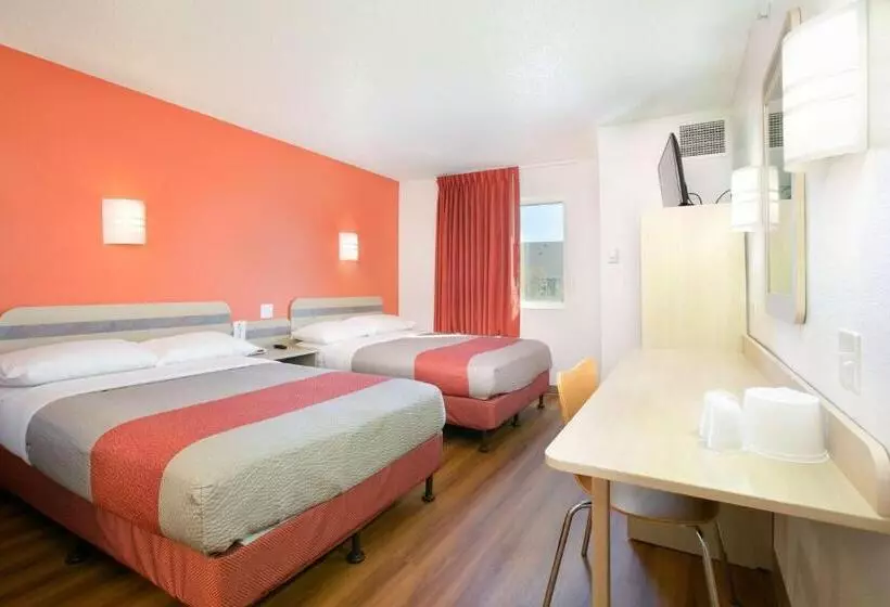 デラックスの４人部屋, Motel 6brooklyn Center, Mn  Minneapolis