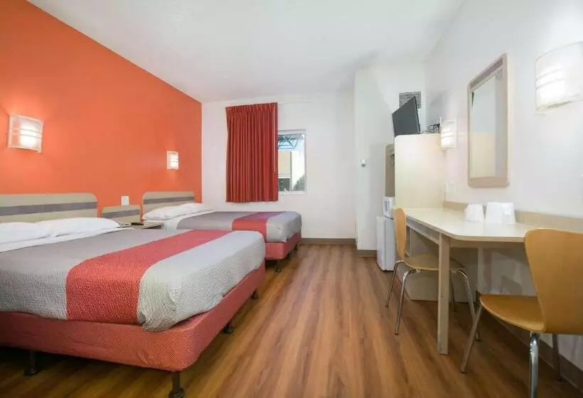 デラックスの４人部屋, Motel 6brooklyn Center, Mn  Minneapolis