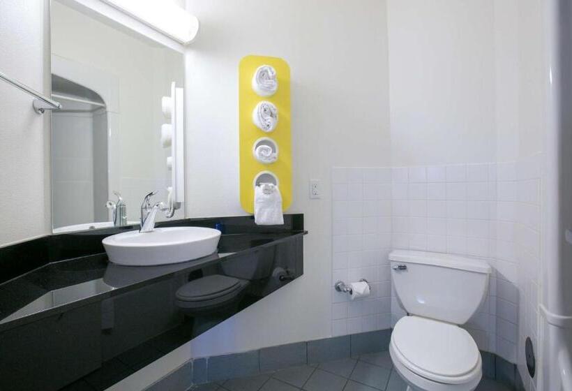 Номер Deluxe, Motel 6brooklyn Center, Mn  Minneapolis