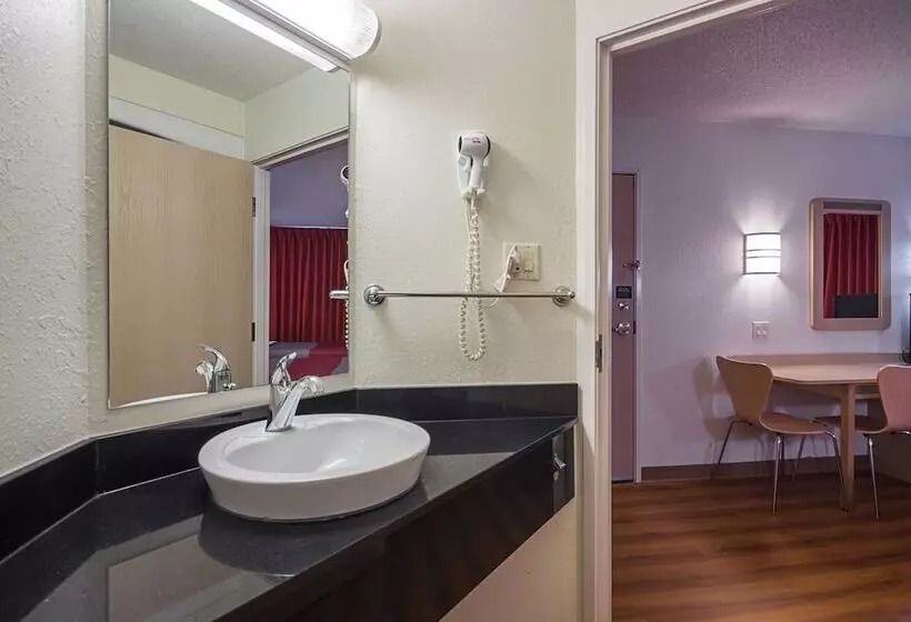 ２ダブルベッドのスタンダードルーム, Motel 6whitby, On  Toronto East