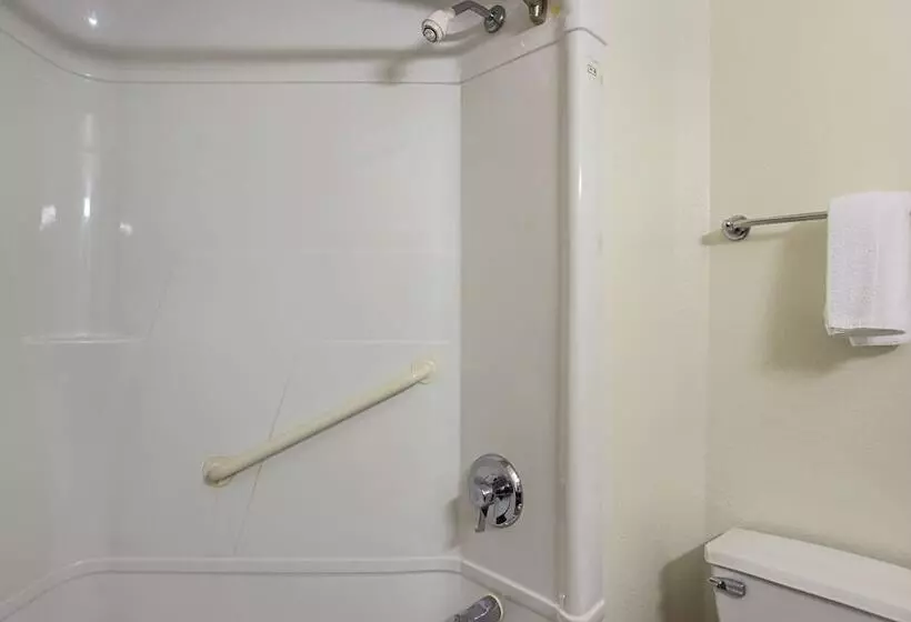 ２ダブルベッドのスタンダードルーム, Motel 6whitby, On  Toronto East