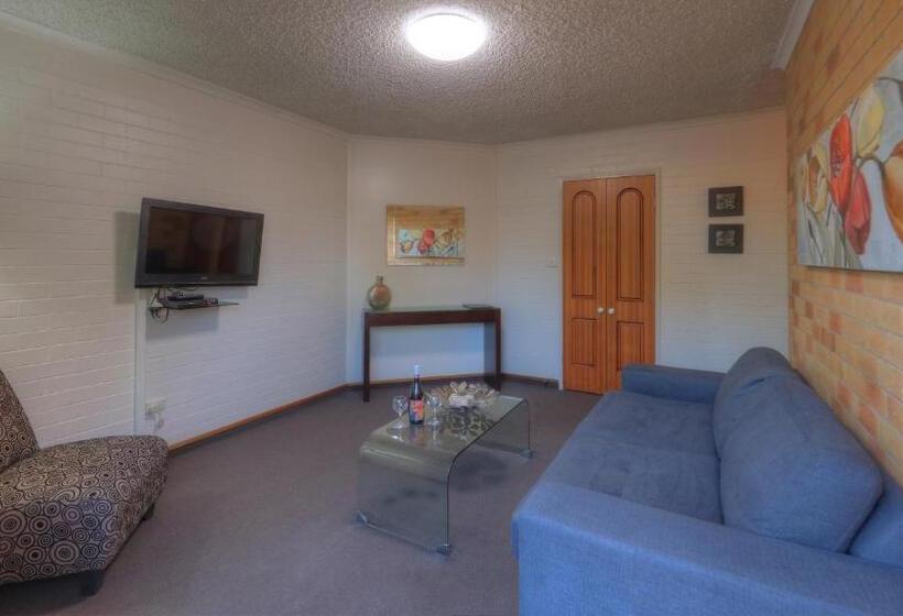 דירת חדר, Cousins Motor Inn