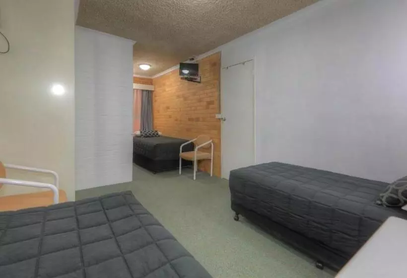 Deluxe-perhehuone, Cousins Motor Inn